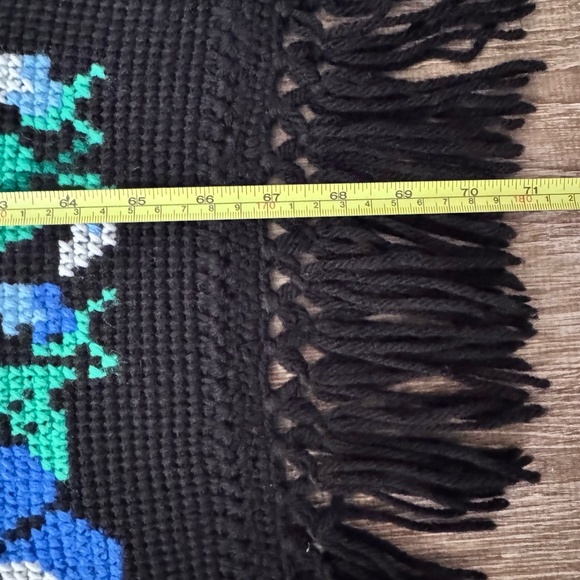 Vintage Handmade Floral Cross Stitch Afghan Blanket Black Yarn 48”w x 68” l 70’s - Picture 4 of 8